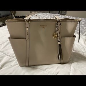 Sullivan Large Saffiano Leather Top-Zip Tote Bag